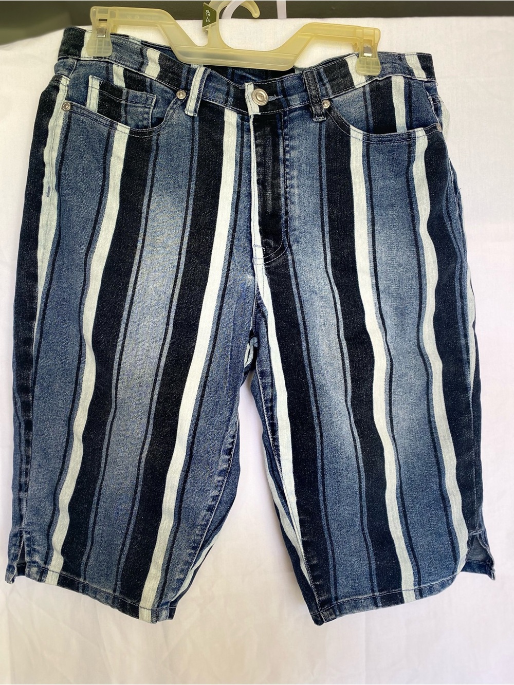 DG2 Diane Gilman Bermuda Denim Shorts Women's Petites 10P Striped Blue